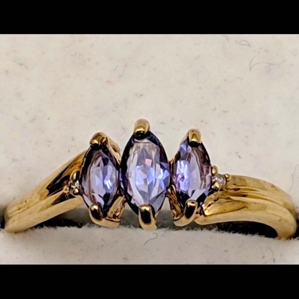 10k gold tanzanite ring